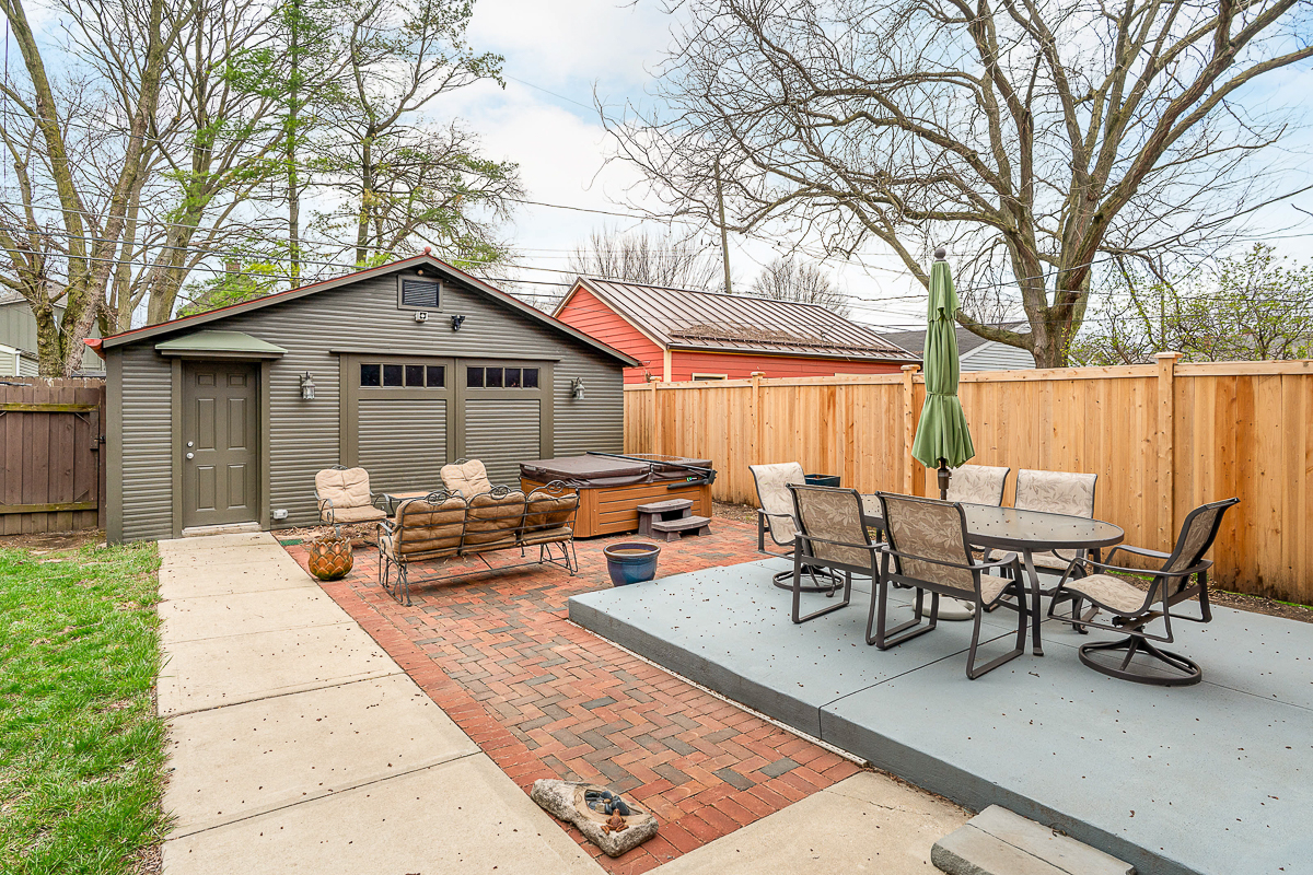 105 e Mithoff St-8