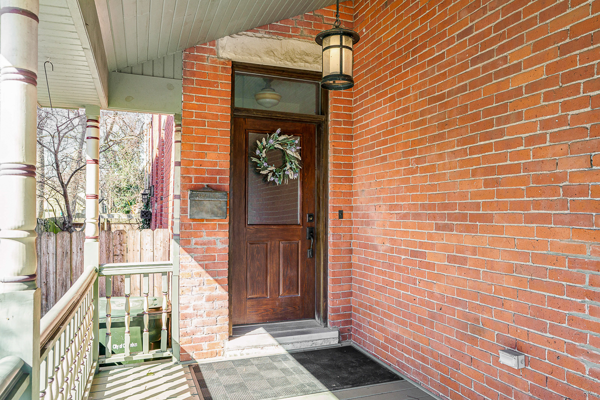 1279 Summit St-8