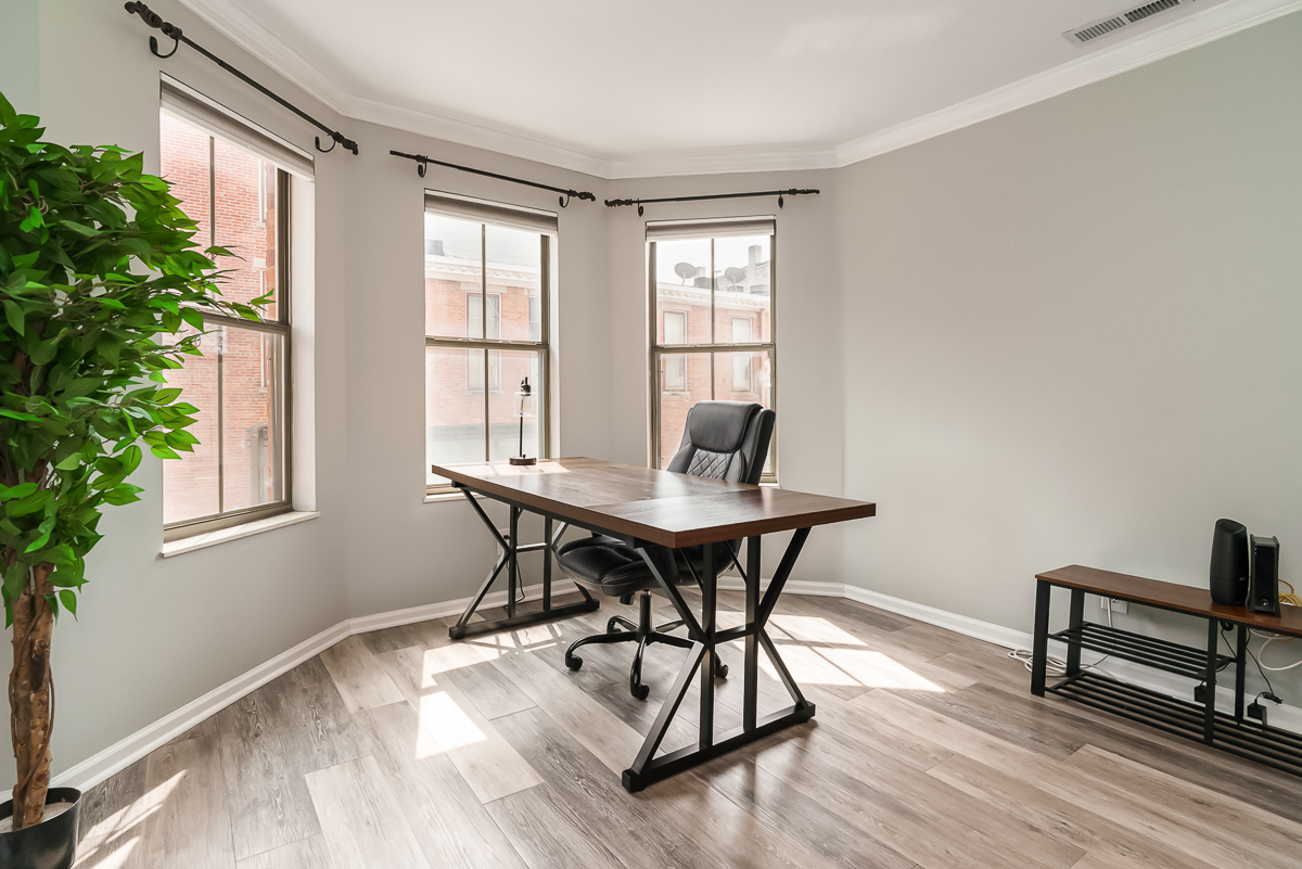 12 W Russell St-12