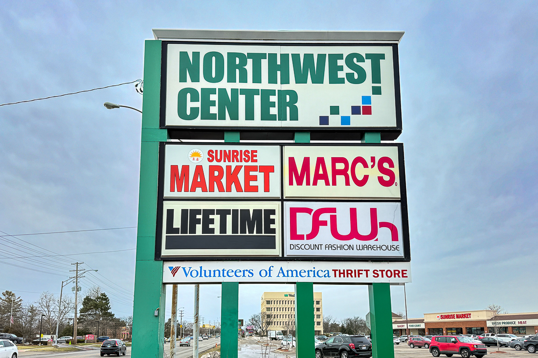 1537 Sandringham Ct.-48