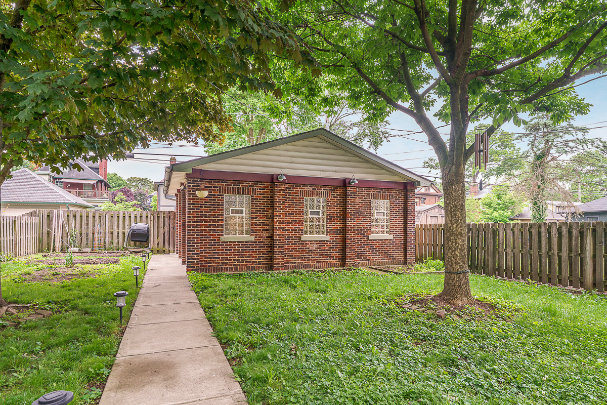 1833 Franklin Ave-21