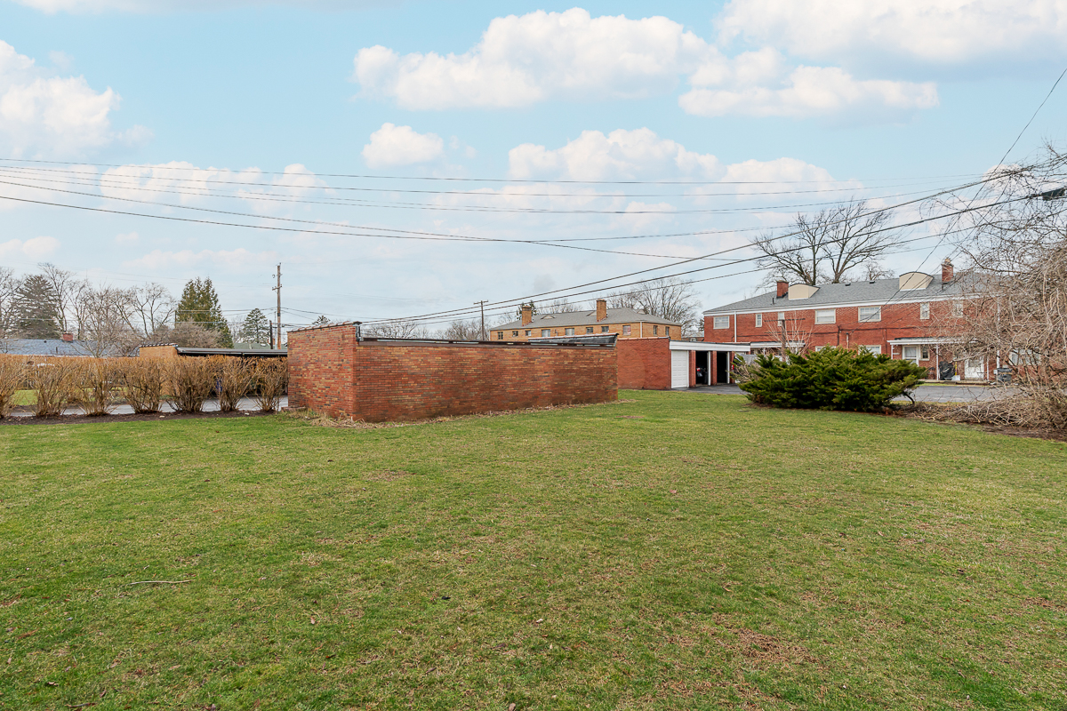 1872 Kentwell Rd-10