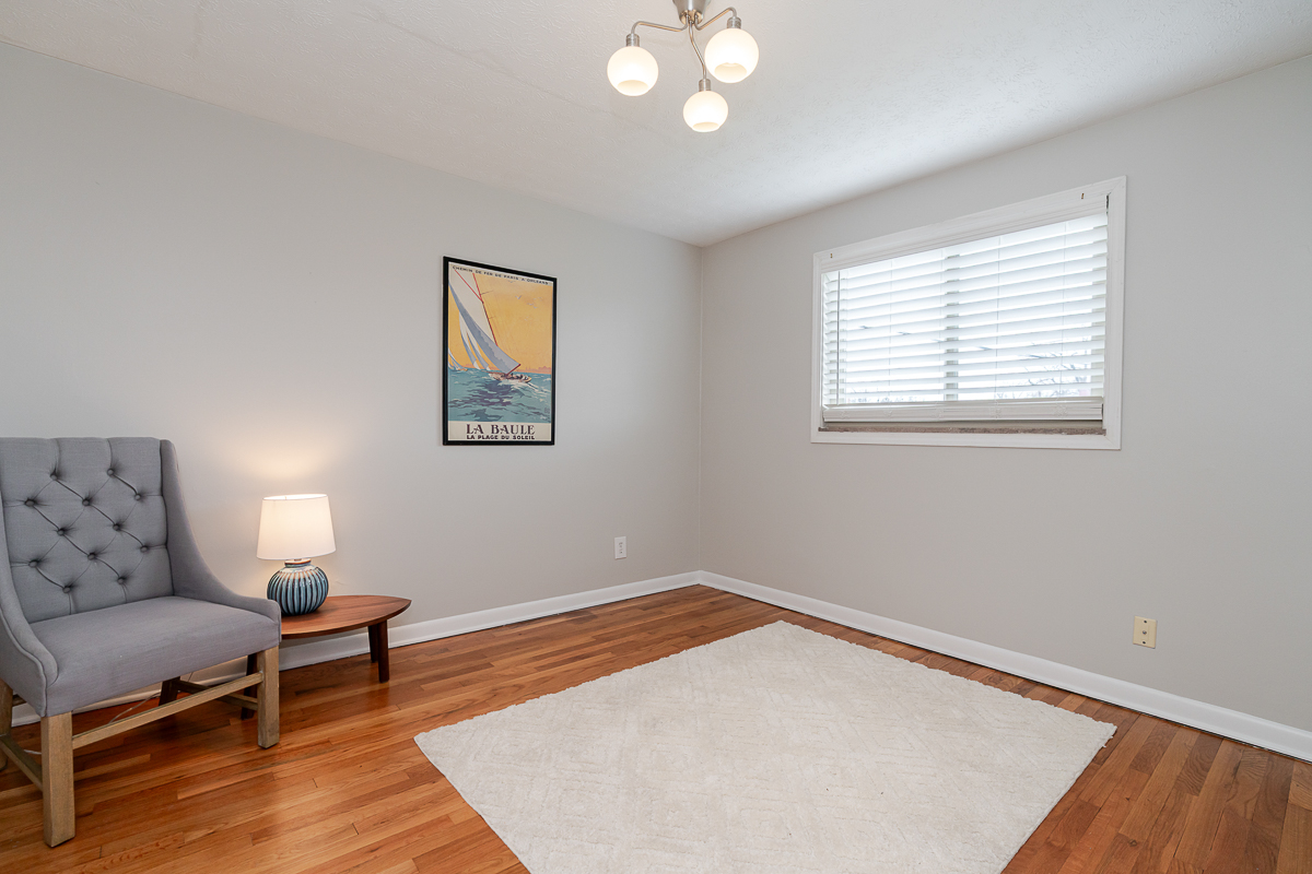 1872 Kentwell Rd-38