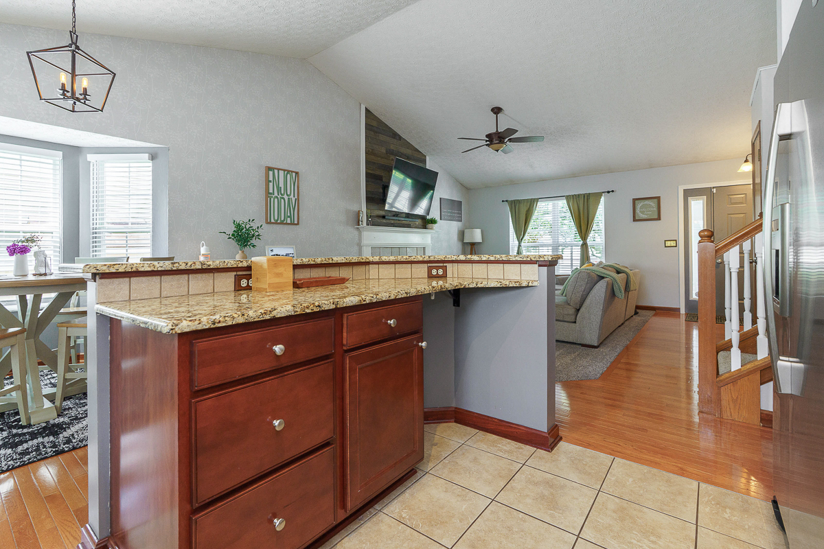 2328 Shelby Ln-31