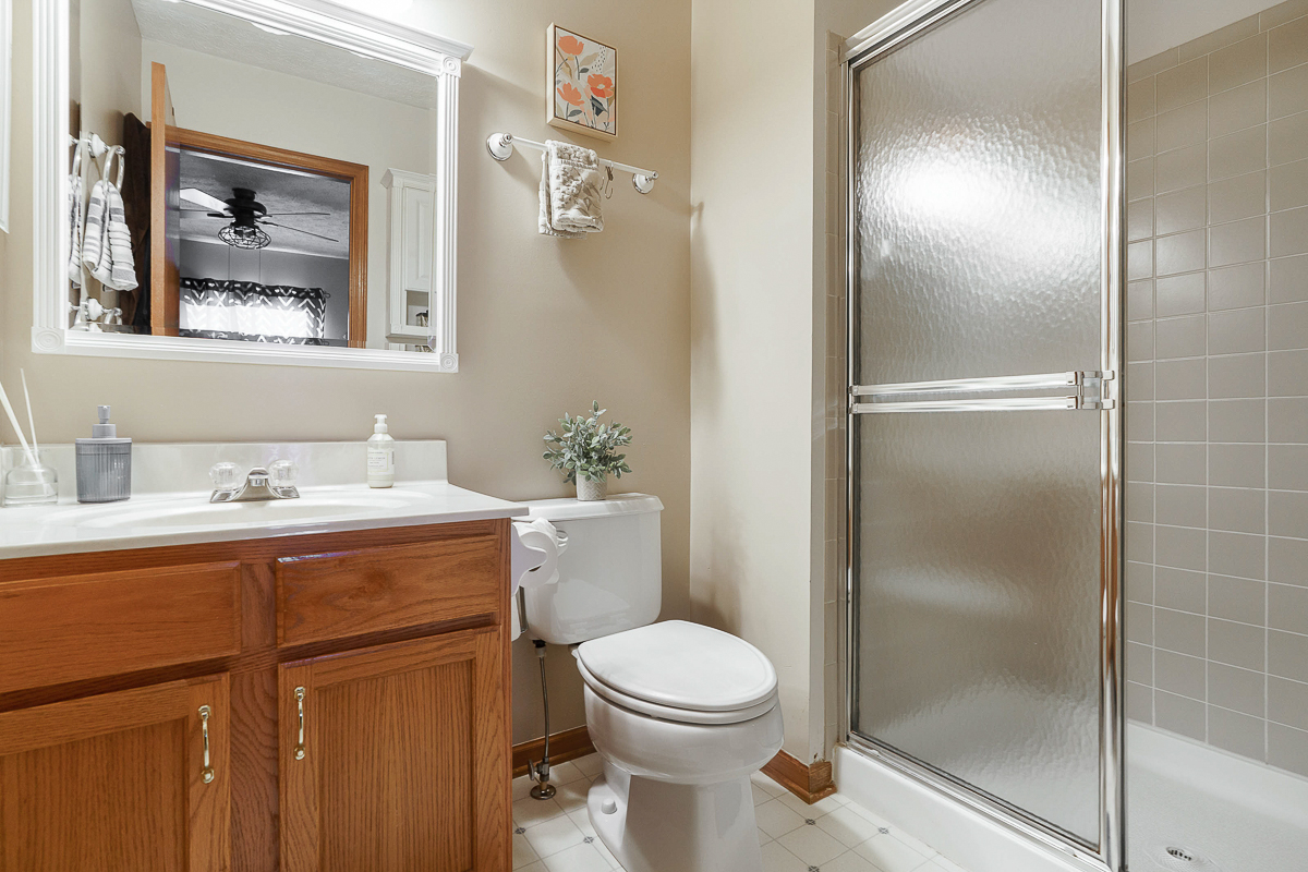 2328 Shelby Ln-38