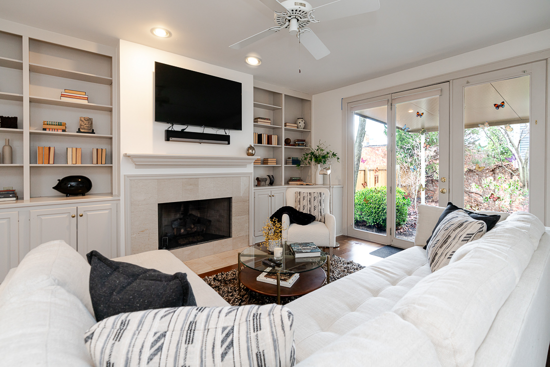 242 e Sycamore St-12