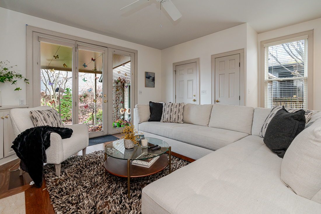 242 e Sycamore St-14