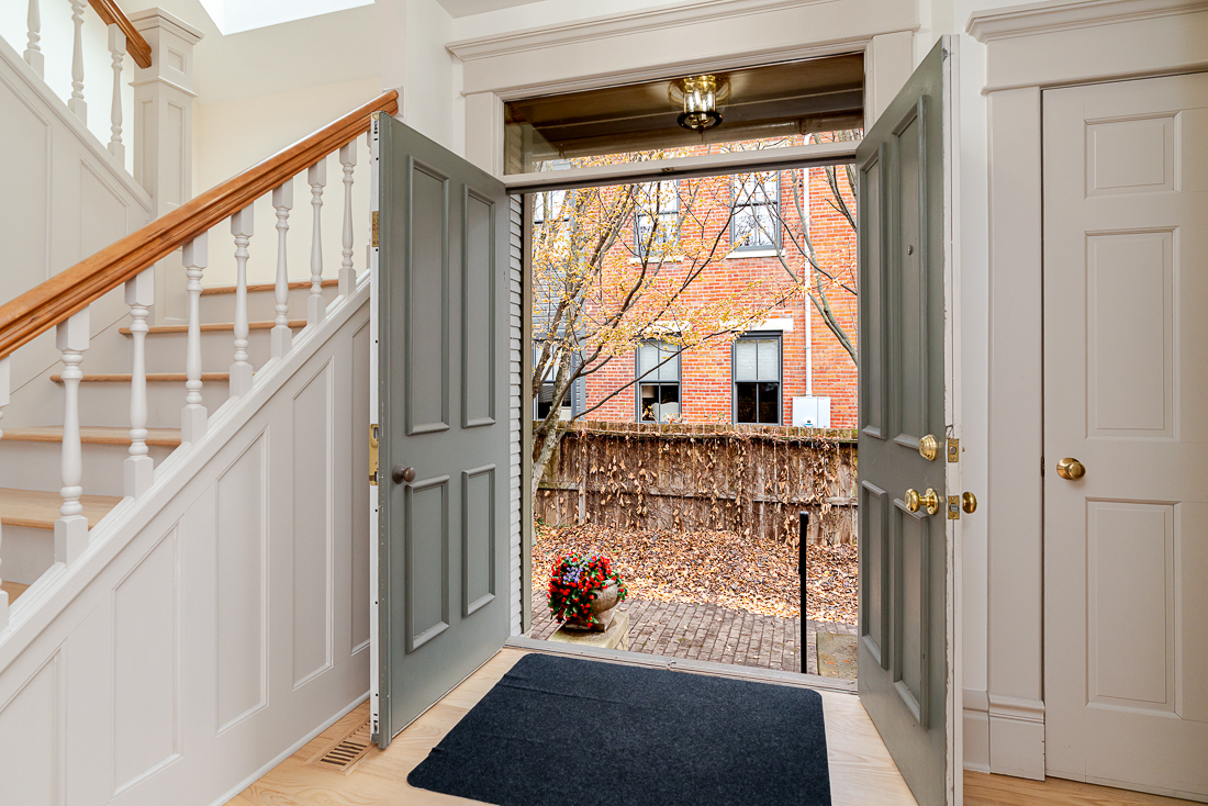 242 e Sycamore St-24