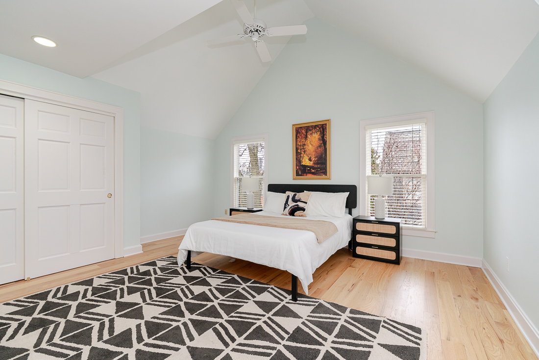 242 e Sycamore St-32