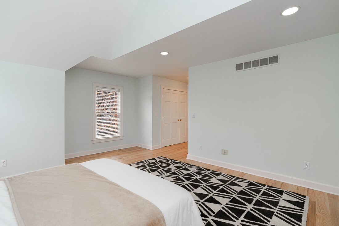 242 e Sycamore St-33