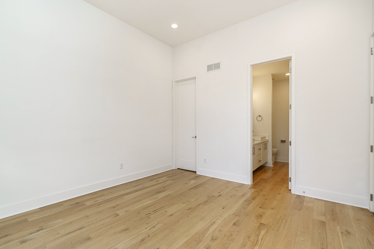 25 w Frankfort St-36