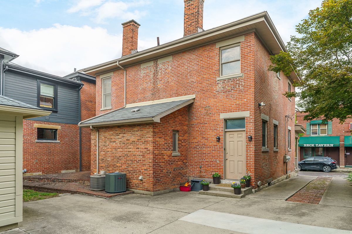 279-281 E Beck St-6