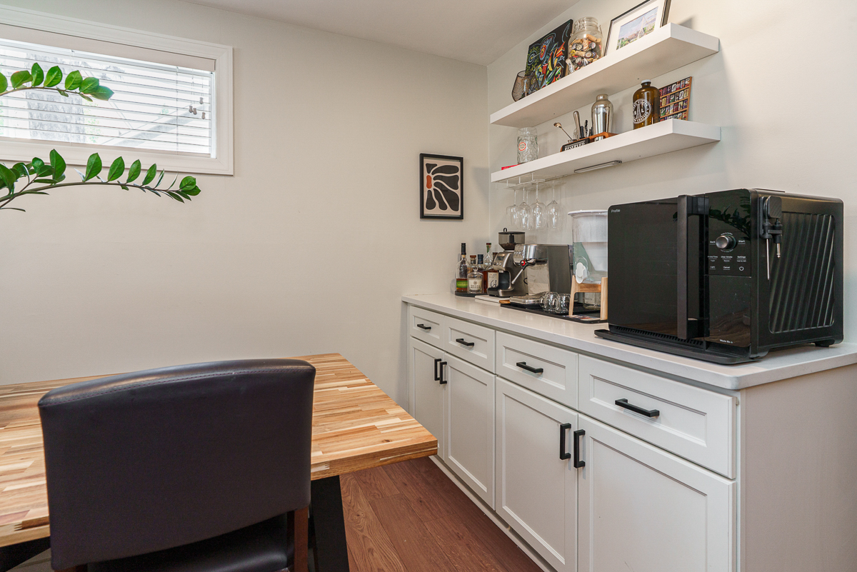 285 Lear St-13