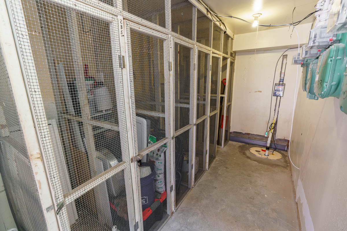285 Lear St-26