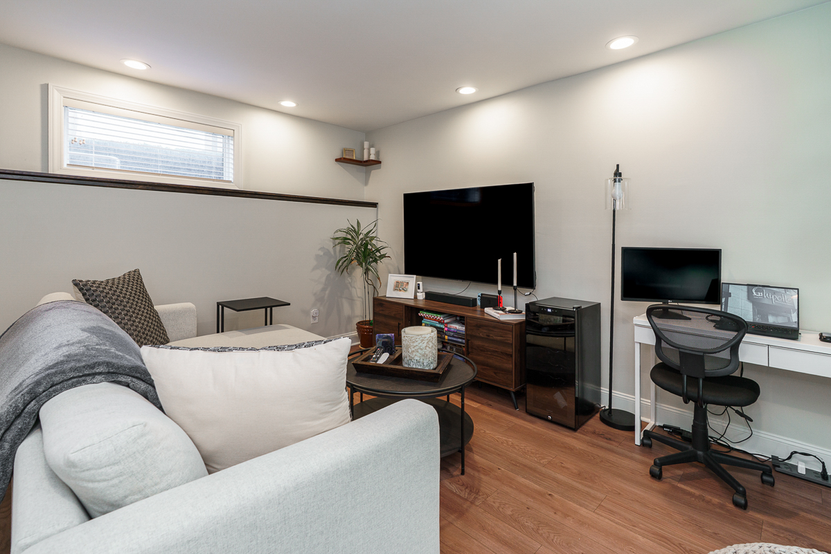285 Lear St-8