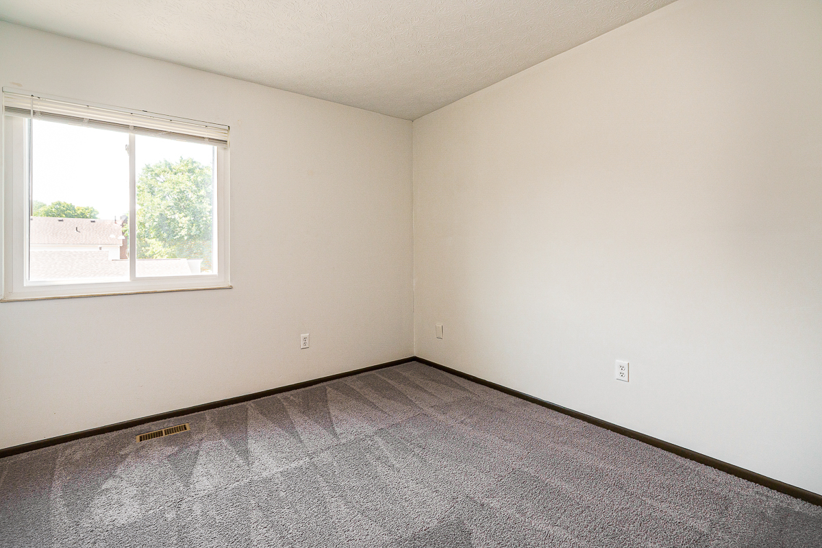 324 Meadowside Court-35