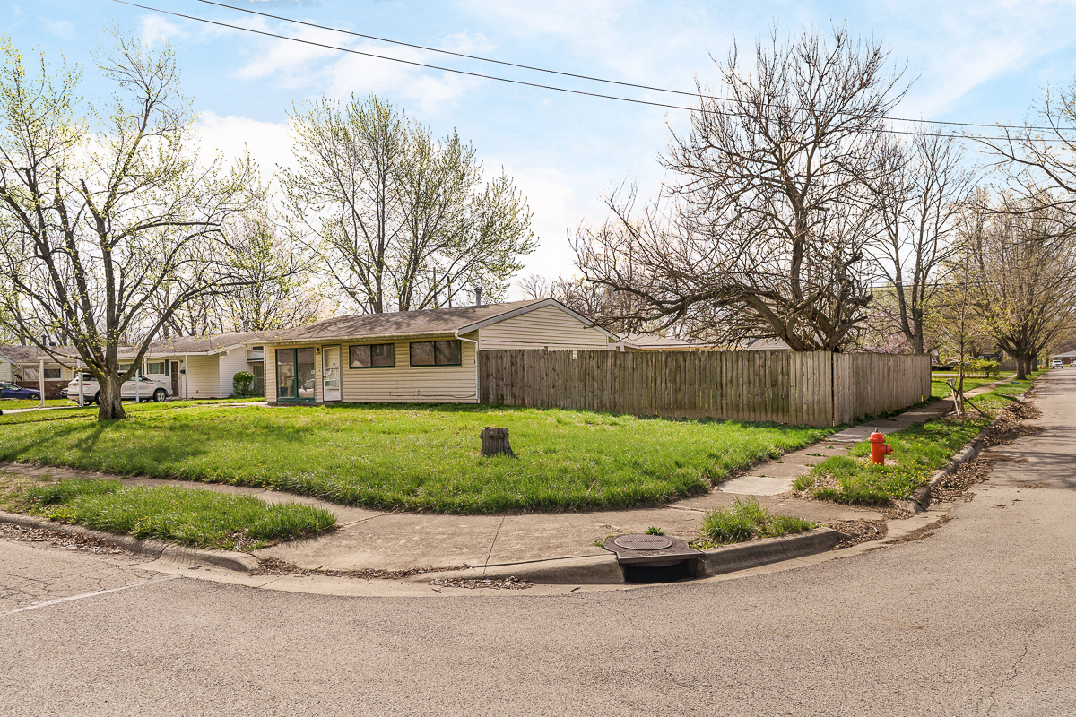 3295 Mary Ave-9
