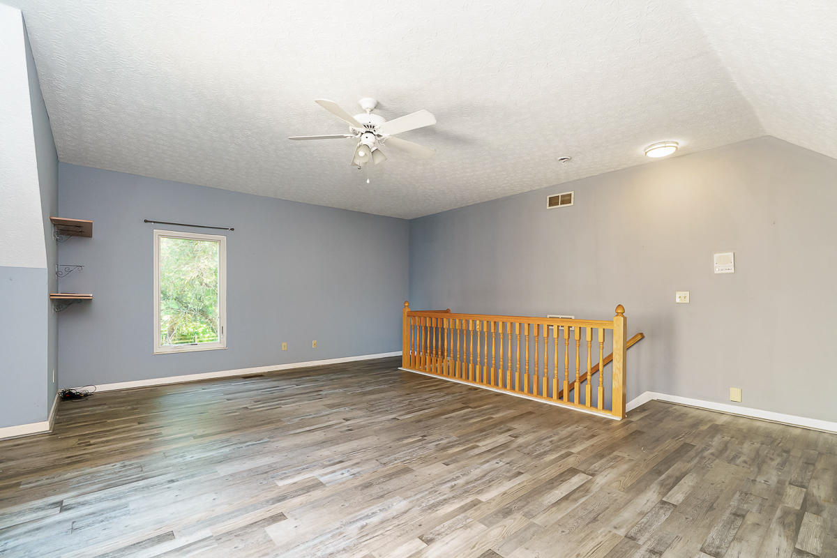 3588 Rivervail Dr-27