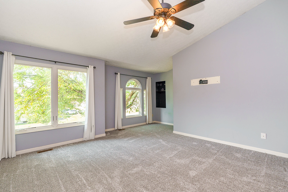 3588 Rivervail Dr-35