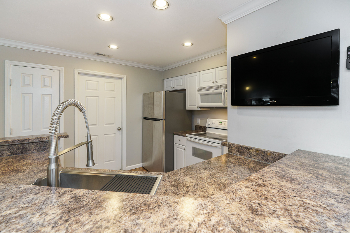 36 W Russell St-21