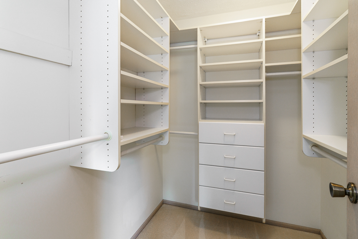 3832 Falls Circle Dr-21