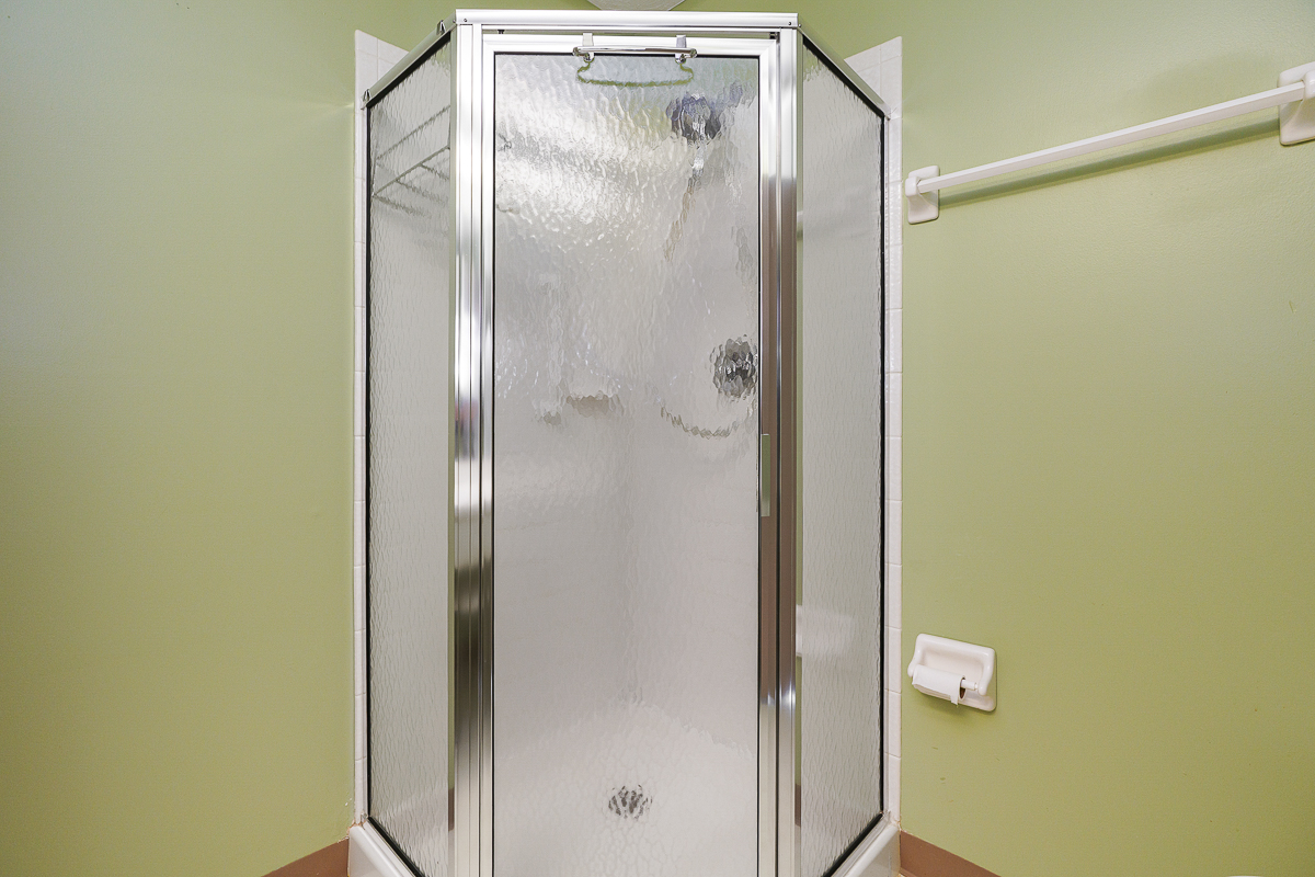 3832 Falls Circle Dr-24