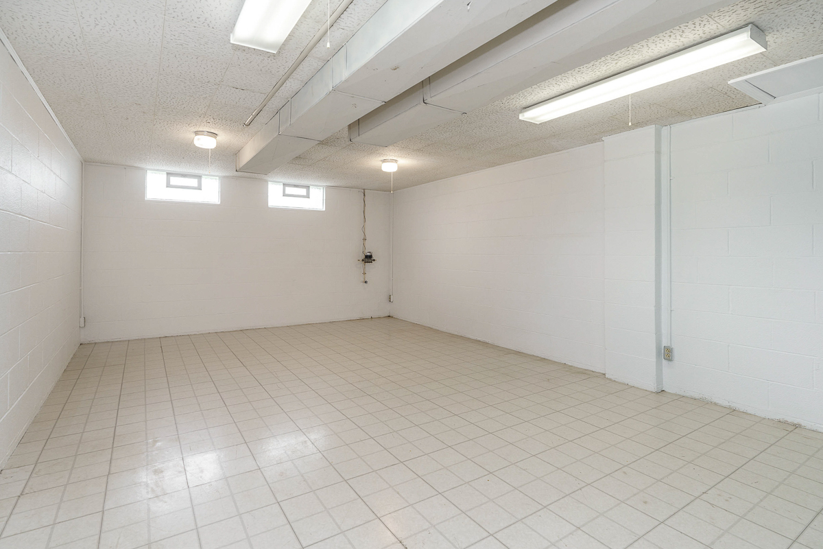 4818 Larwell Dr -44