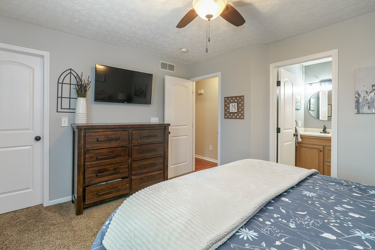5094 Gredle Dr-33