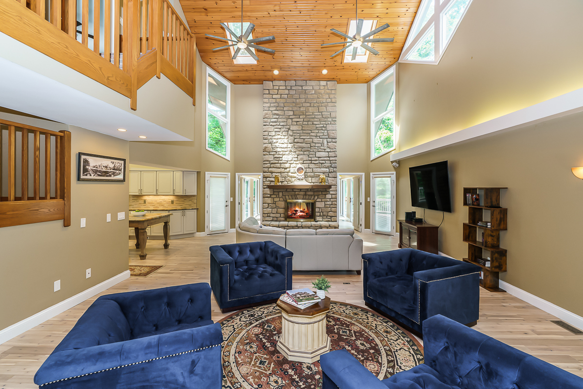 630 Woods Hollow Ln-43