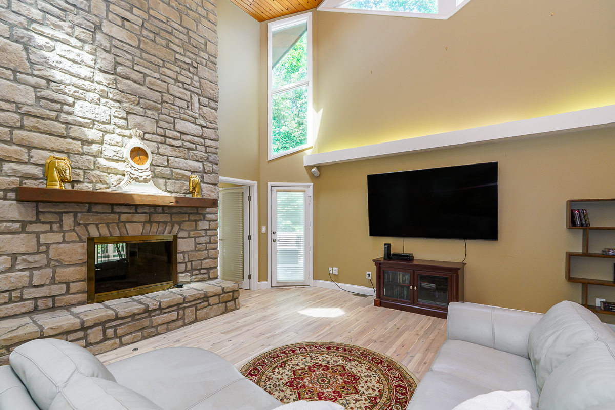 630 Woods Hollow Ln-49