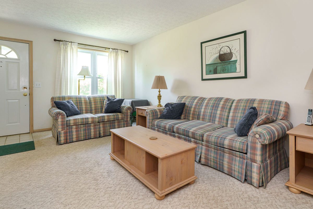 6357 New London Dr-10