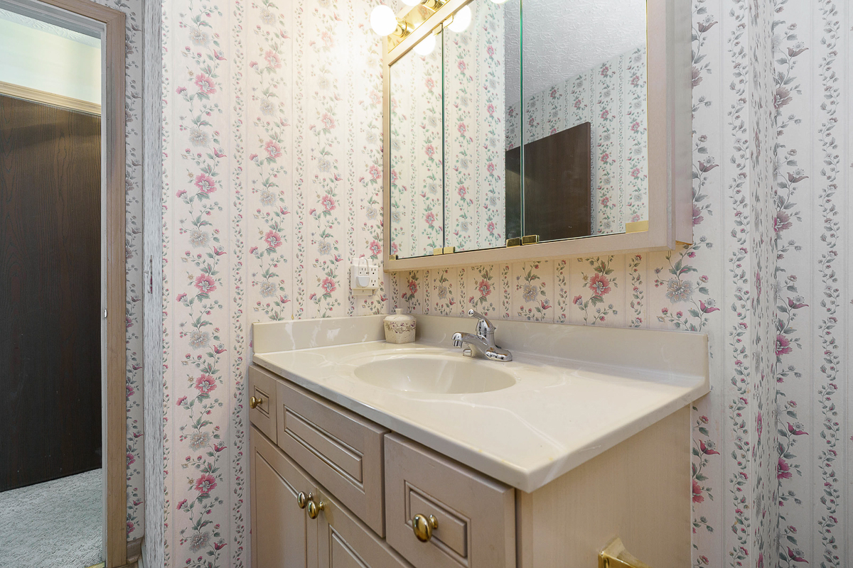 6357 New London Dr-12