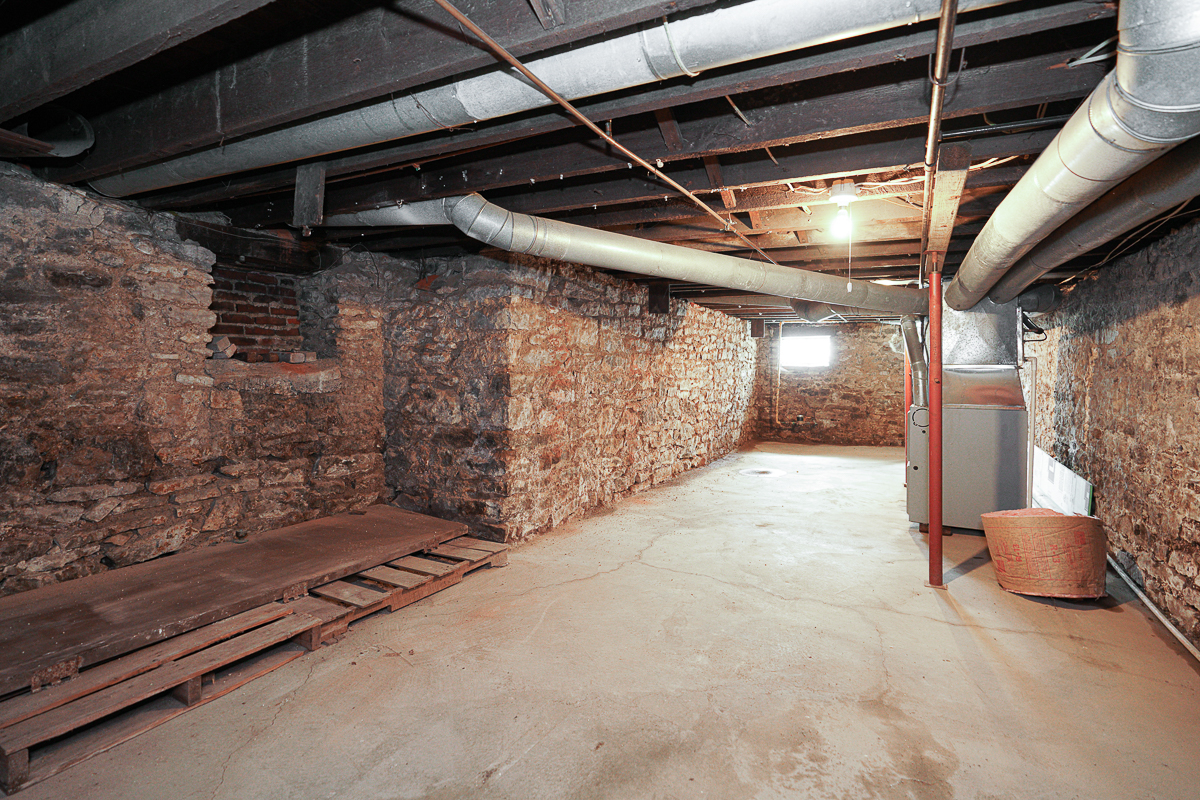 66 E Hubbard Ave-30