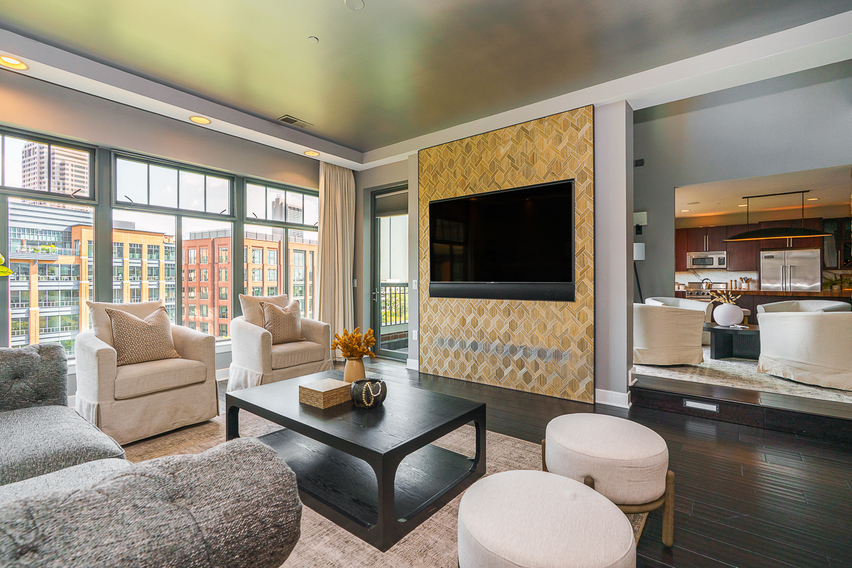 250 Daniel Burnham Sq #707-18