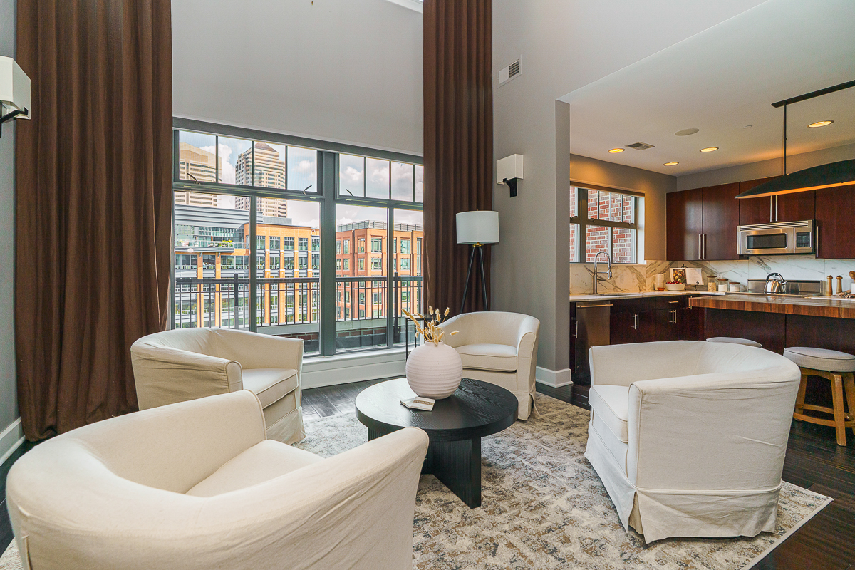 250 Daniel Burnham Sq #707-25