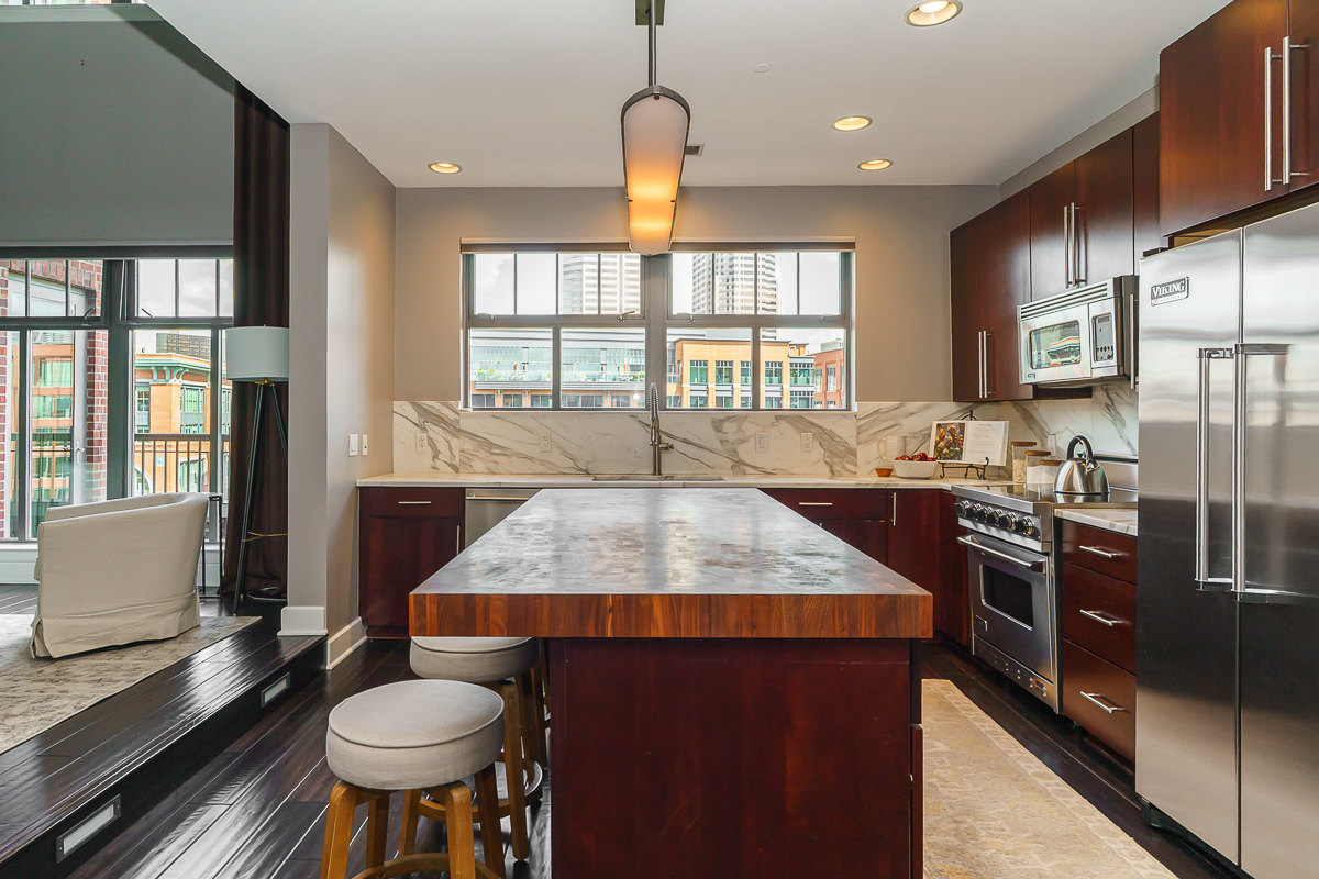 250 Daniel Burnham Sq #707-32