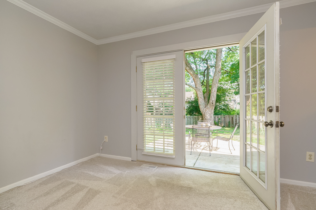 7439 Saunderlane Rd-20