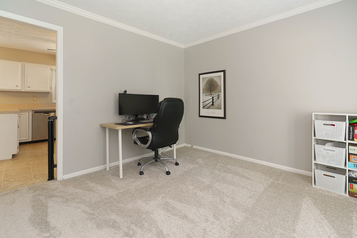 7439 Saunderlane Rd-28