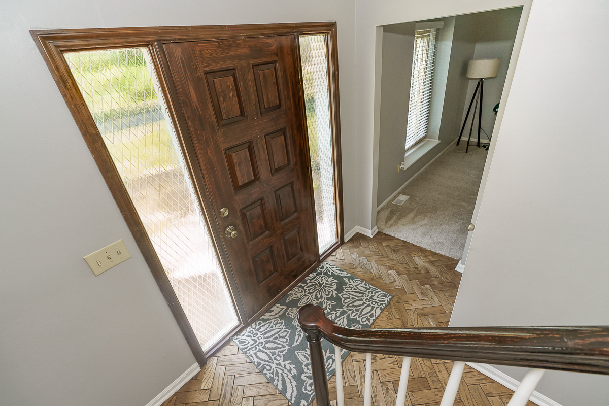 7439 Saunderlane Rd-31