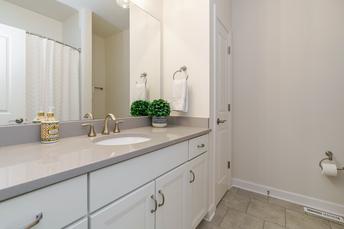 7678 Gateway Blvd-18