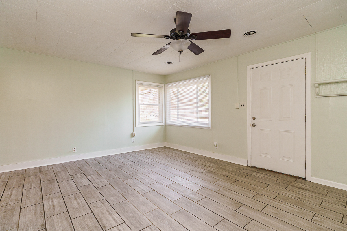 805 Exeter Rd-12