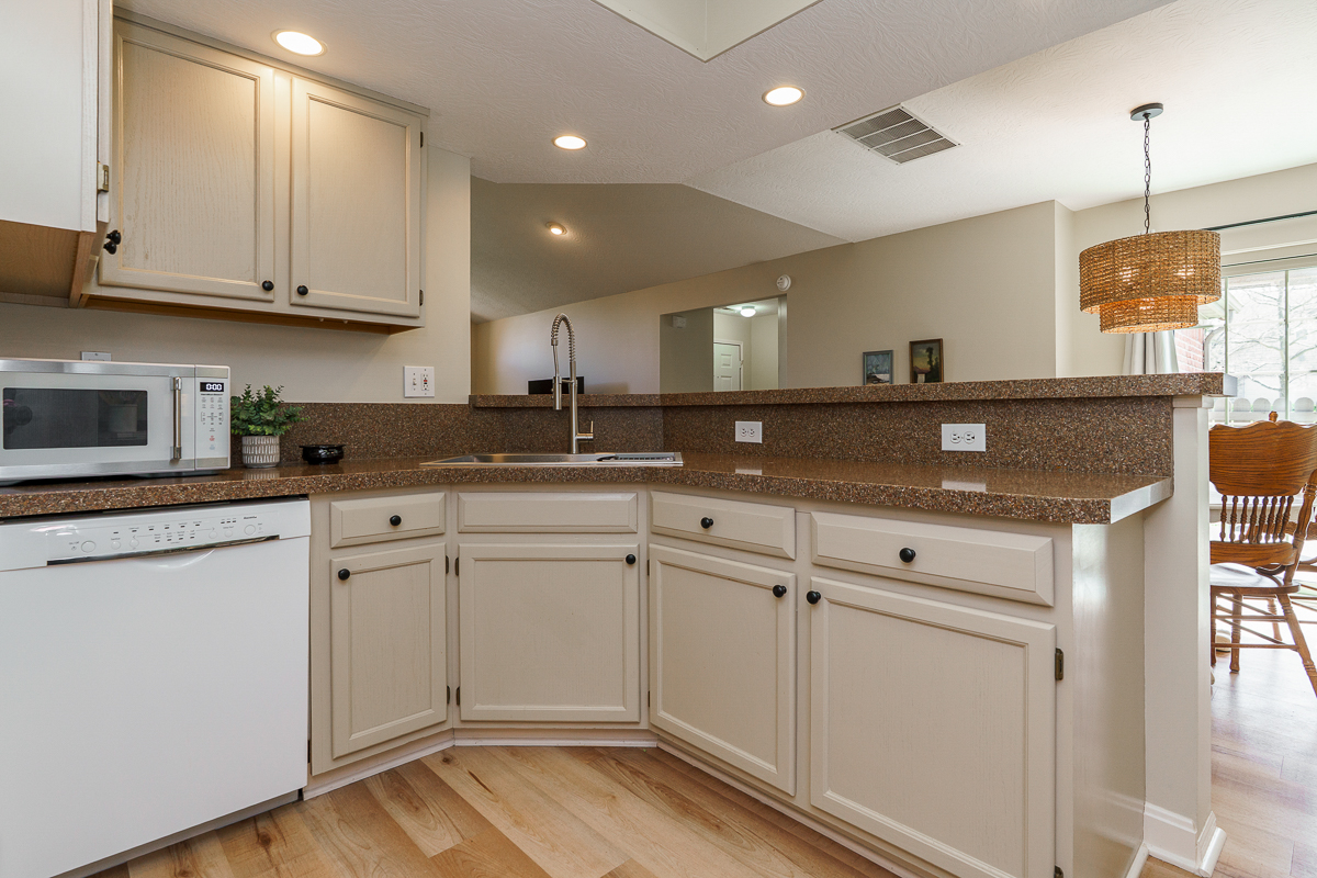 917 White Willow Lane-16