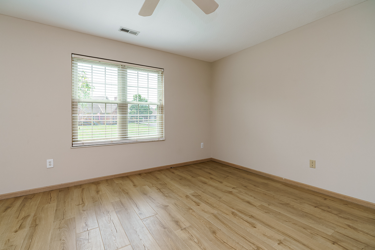 9427 Clermont Cir-36