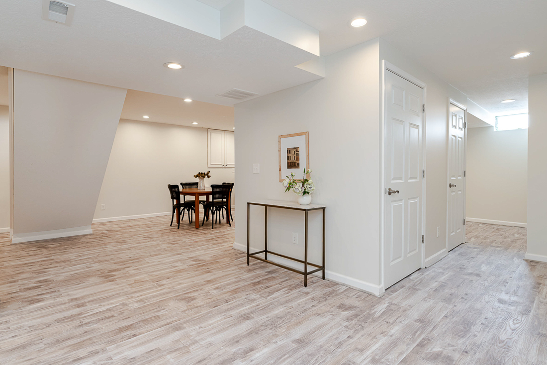 9800 Oxford Circle-15