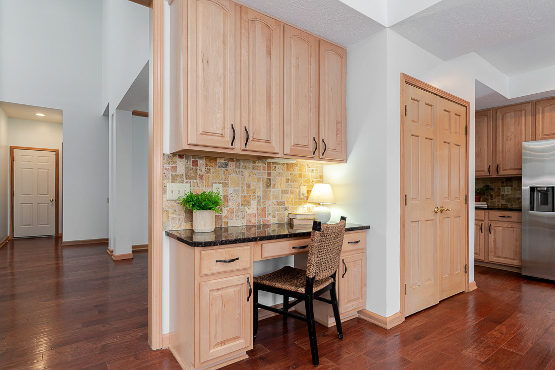 9800 Oxford Circle-27