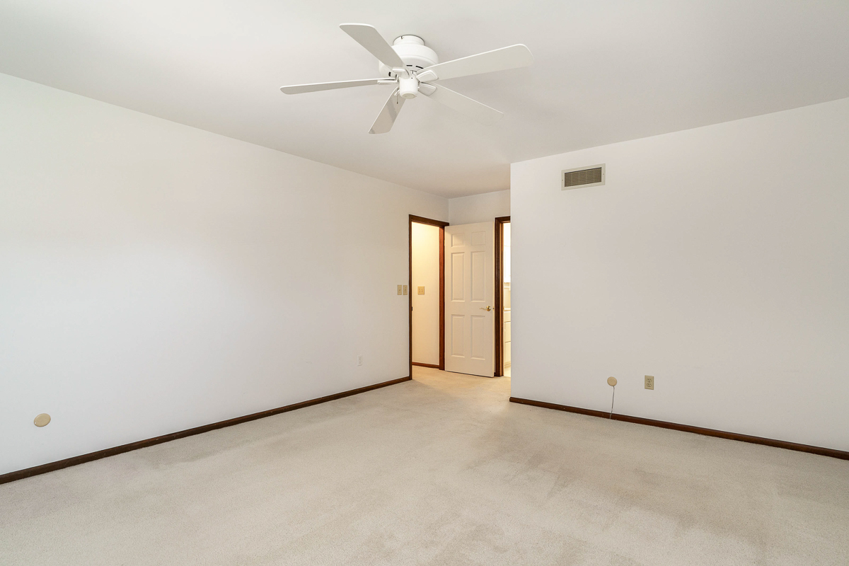 988 Danvers Ave-41