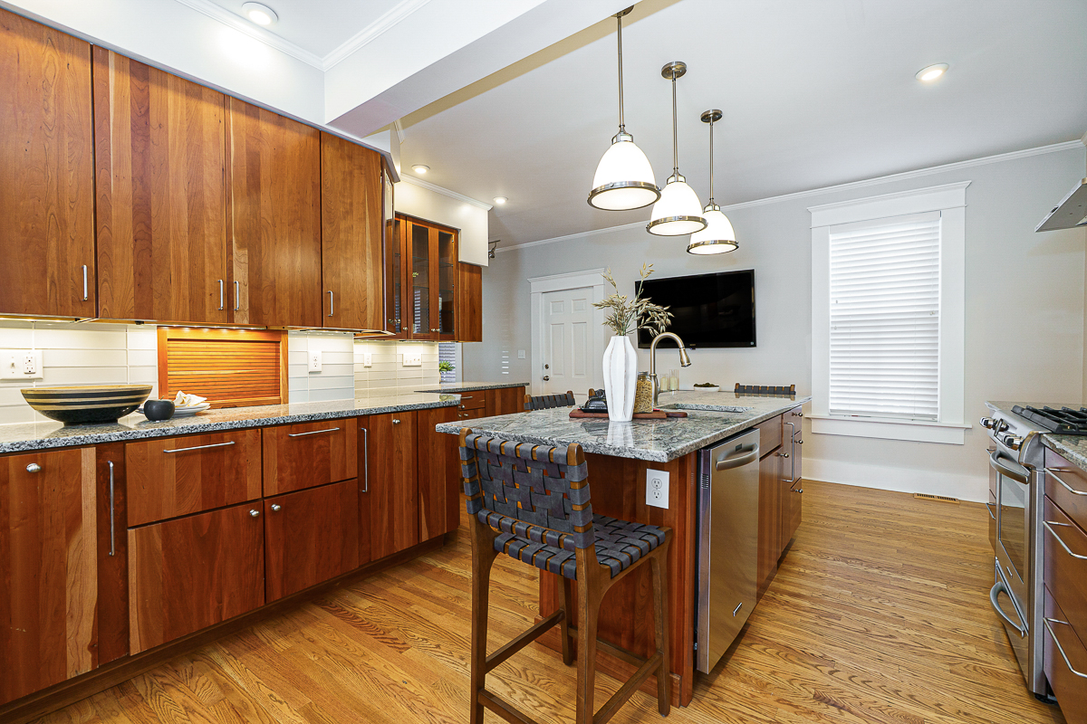 243 e Whittier St------11