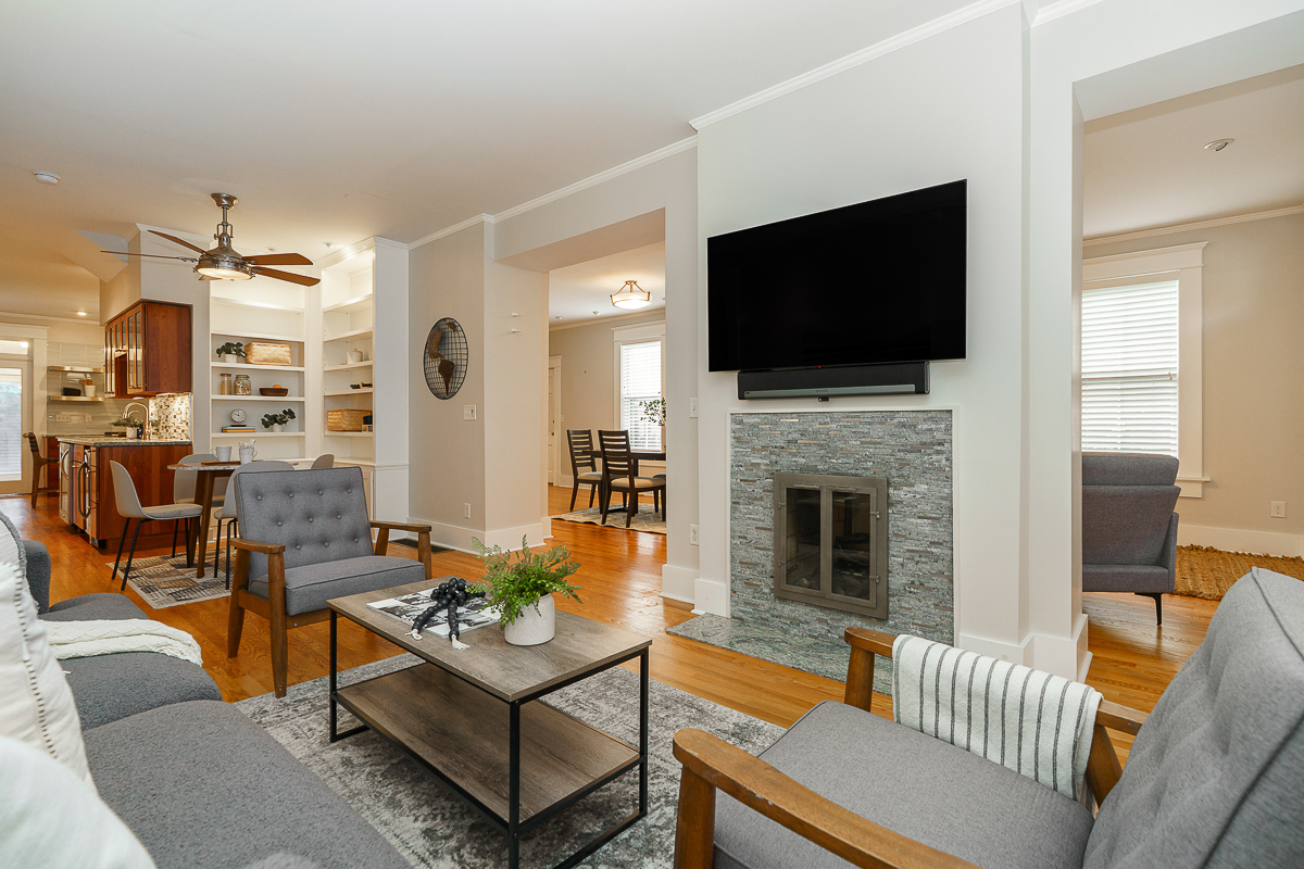 243 e Whittier St------27