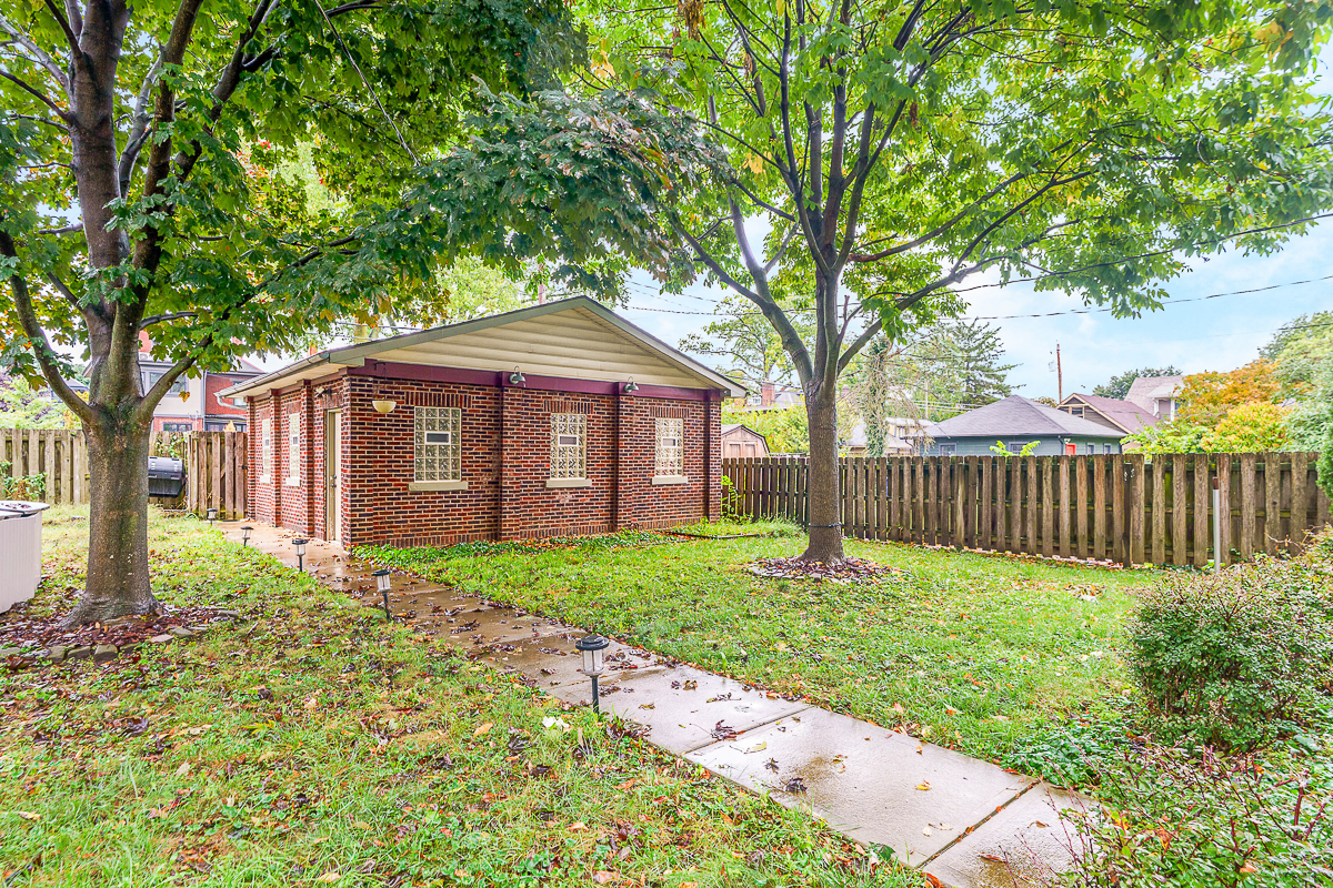 1833 Franklin Avenue-18