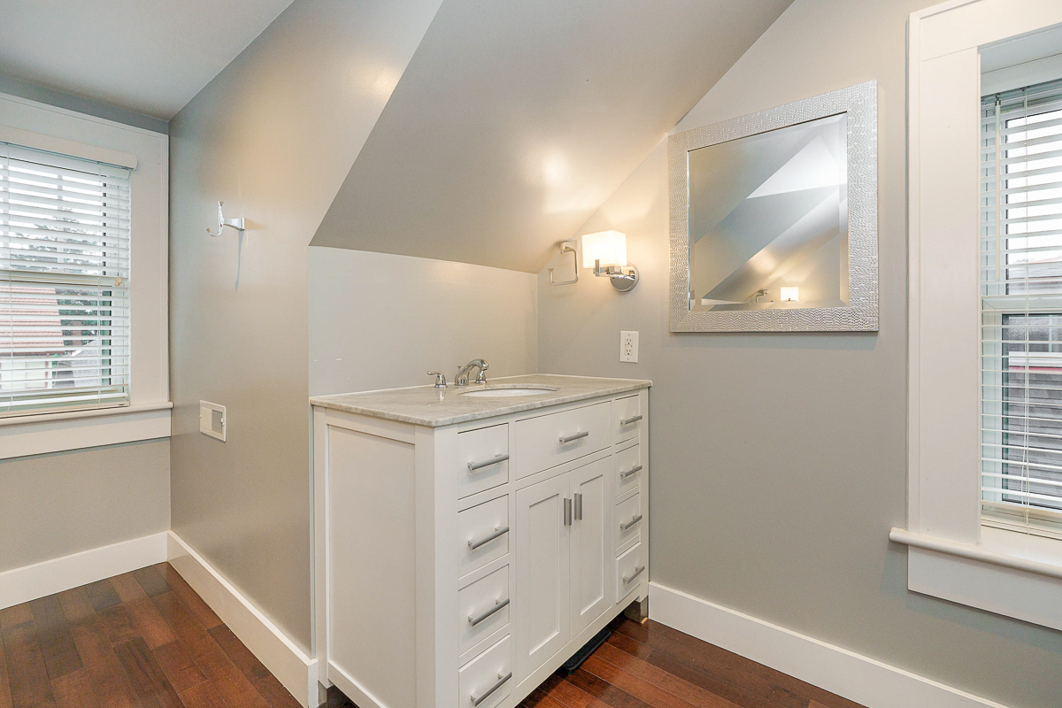 1833 Franklin Avenue-58